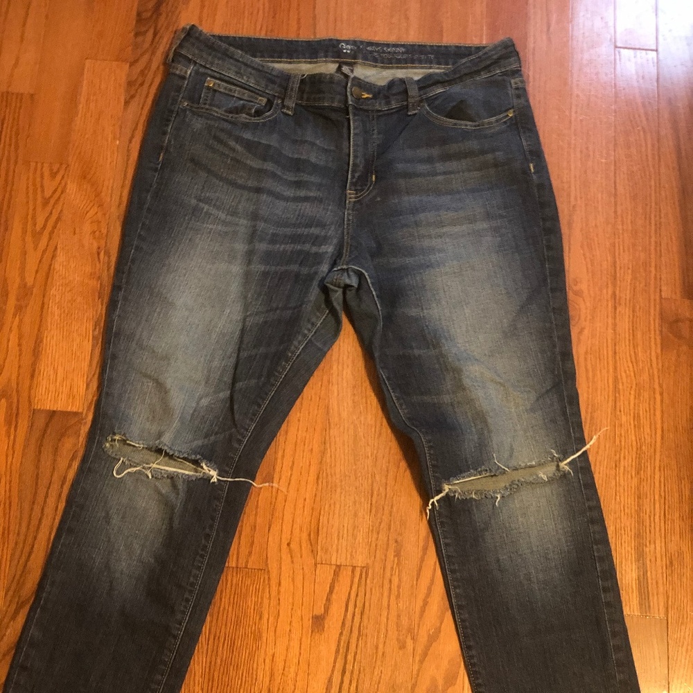 ONLY 7 DAYS UNTIL I DONATE-MAKE OFFER! Gap jeans